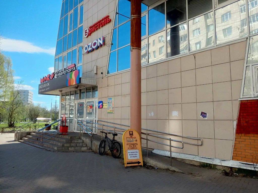 Вход в ТЦ «Меланж» в Архангельске